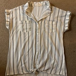 Small casual top, good condition for women